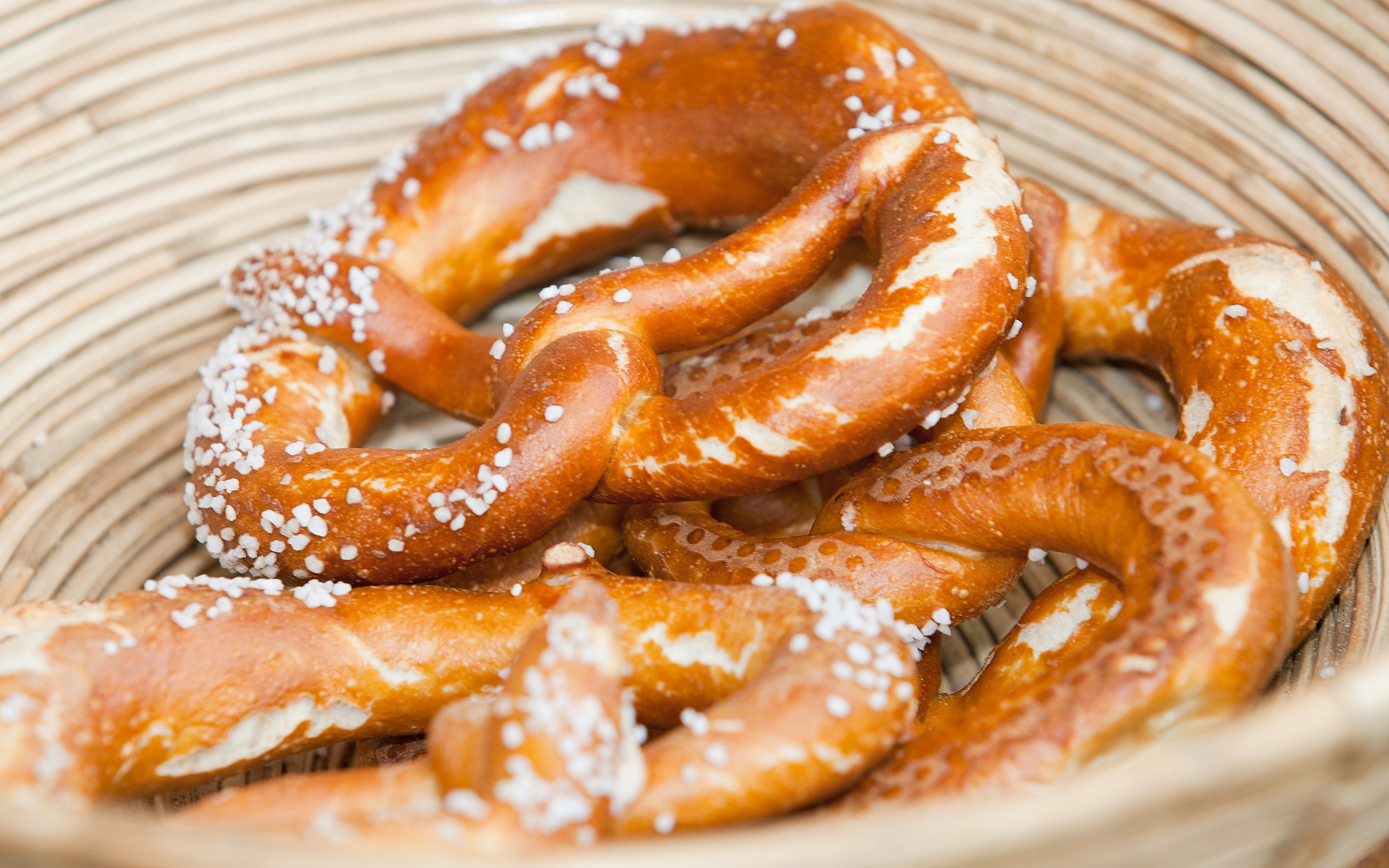 Brezel in einem Korb